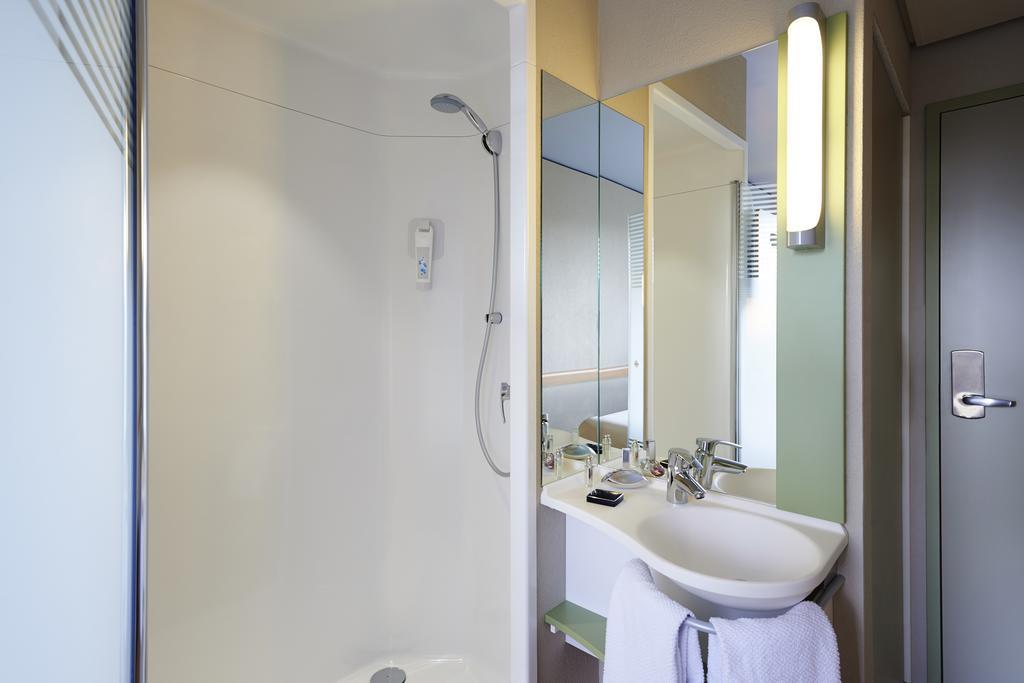 Ibis Budget Basel Прателн Стая снимка